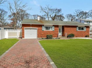 425 Fir Grove Rd, Ronkonkoma, NY 11779