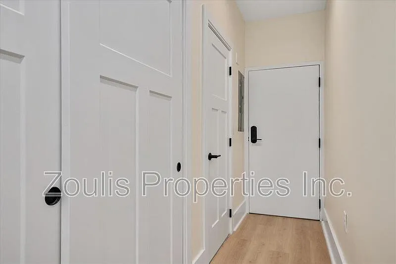 Building Photo - 631 S Broadway #1-302
