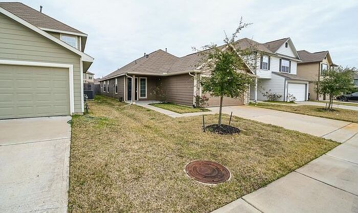 2nd image of 5422 Plantation Forest Dr
