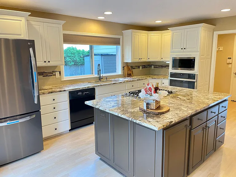 2835 Eastlake Dr SE — Photo 3