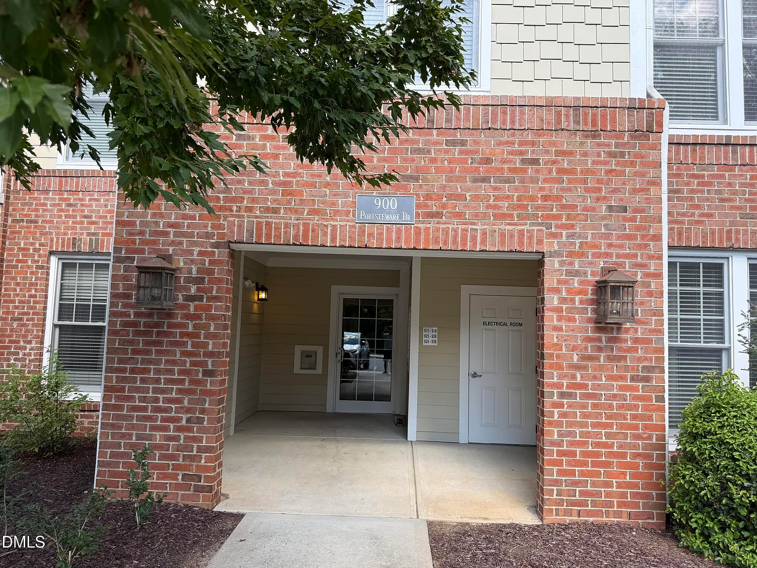 2 bed, 2.5 bath, $1,750 — Photo 2