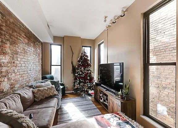 5th image of 435 Hopkins St #B