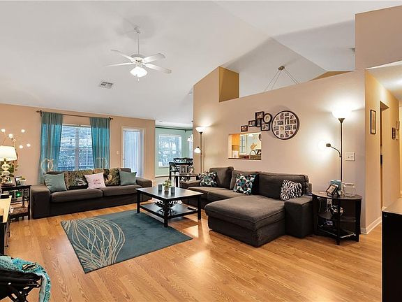 3rd image of 833 Haven Oak Ct