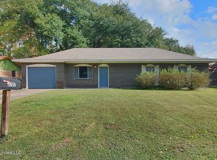 5707 Eastwood Dr, Moss Point, MS 39563