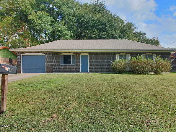 5707 Eastwood Dr, Moss Point, MS 39563