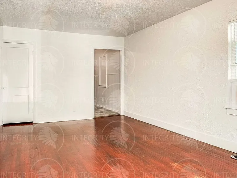 4411 S Benton Ave — Photo 8