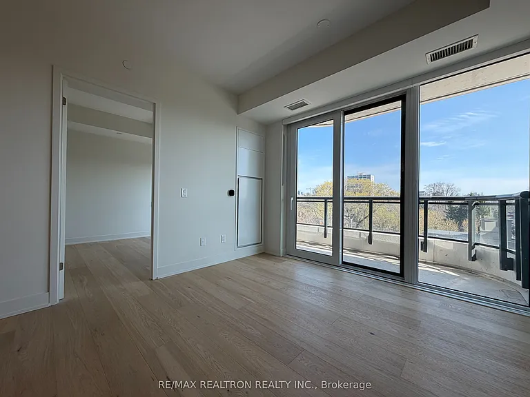 322 Dupont St #502 — Photo 8