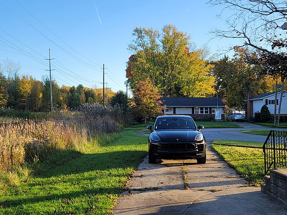 4th image of 964 Sherwood Dr