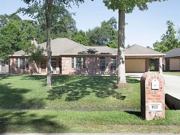 Main house has a 3 bedroom split floor plan with 2 full baths and a guest half bath. The 2 car garage was converted to a guest suite with a sitting area, open kitchen, full bath and a bedroom that open to its own deck over looking the backyard.