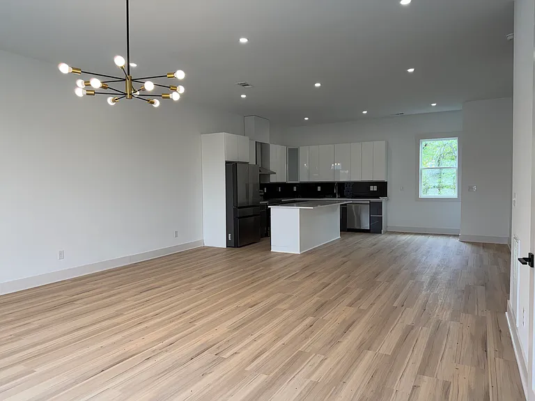 105 Hart Ln #D — Photo 3