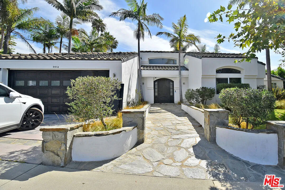 4 bed, 5.0 bath, 2941 sqft, $20,000 — Photo 2