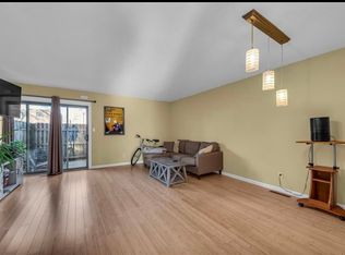1702 E 97th St #1702, Kansas City, MO 64131