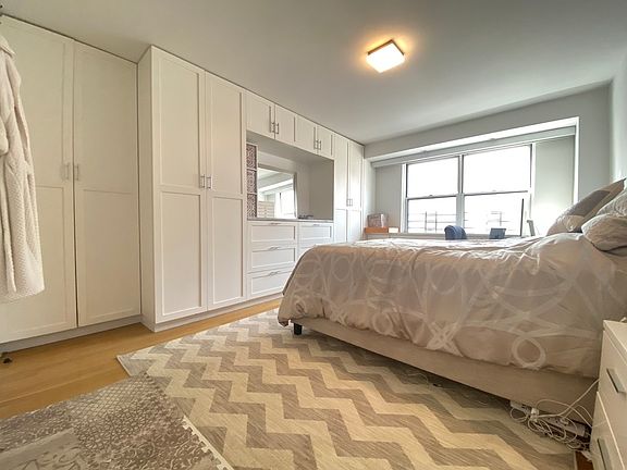 4th image of 300 E 71st St #1408