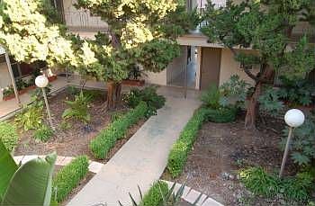 2nd image of 941 E Mariposa St