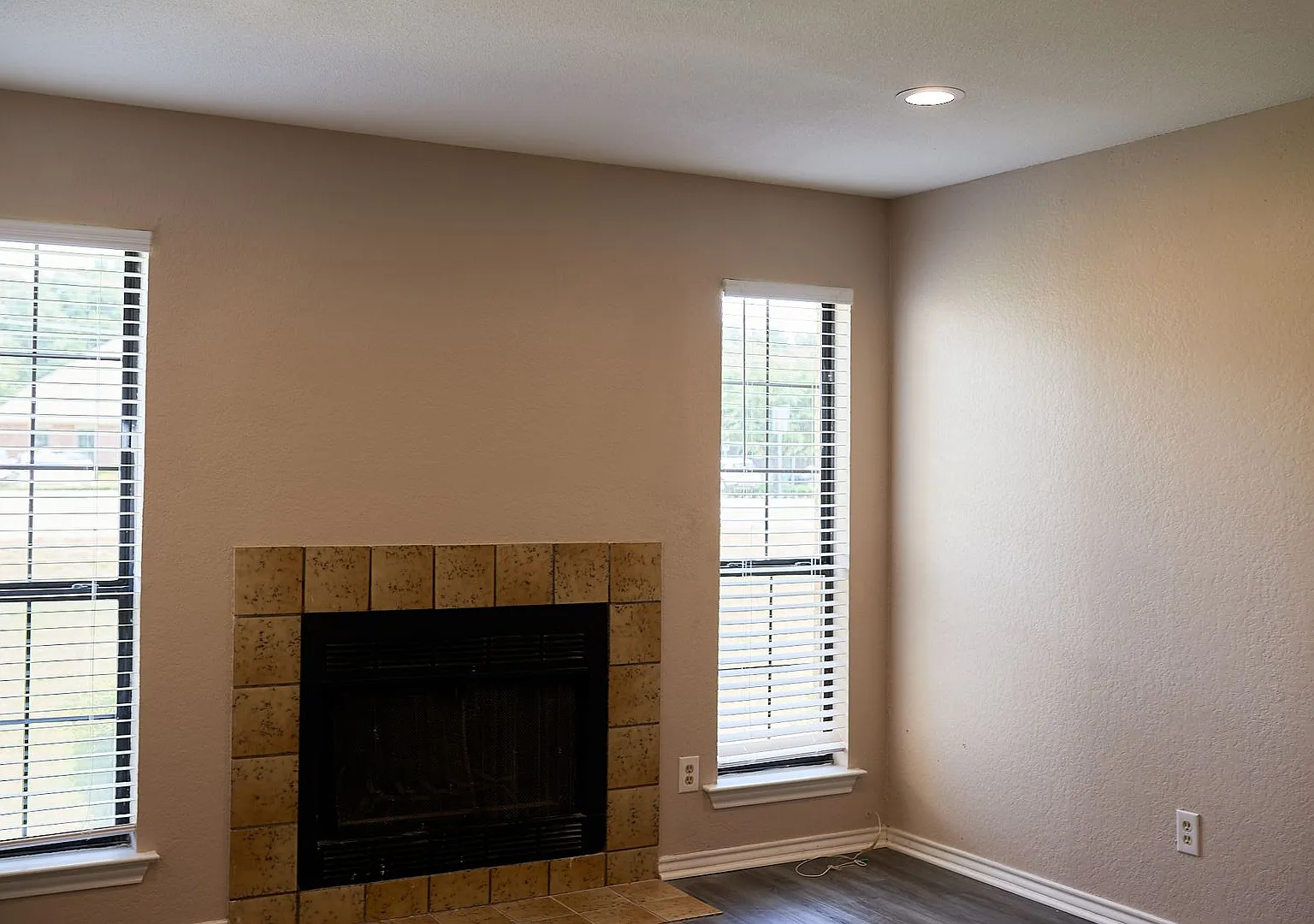 2 bed, 1.5 bath, 1273 sqft, $1,749 — Photo 3