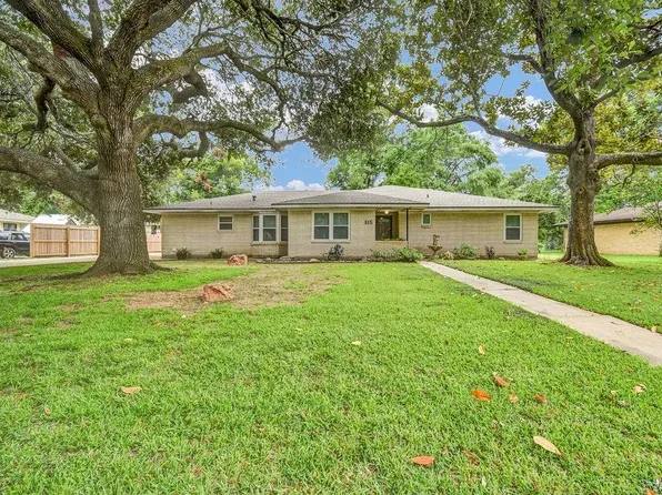 115 Southern Oaks Dr, Lake Jackson, TX 77566
