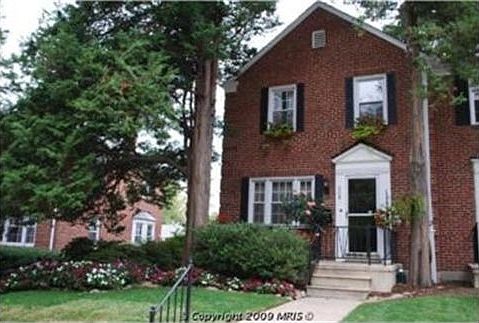 2nd image of 208 Stevenson Ln