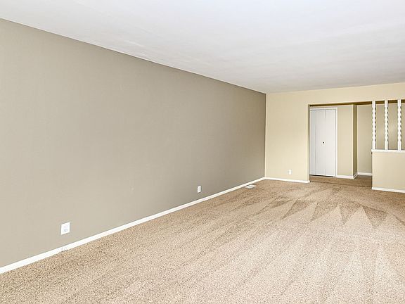 5th image of 3255 Highwoods Dr W