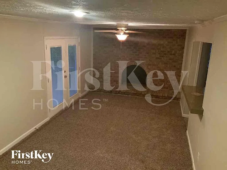 3267 Wintercreeper Dr — Photo 2