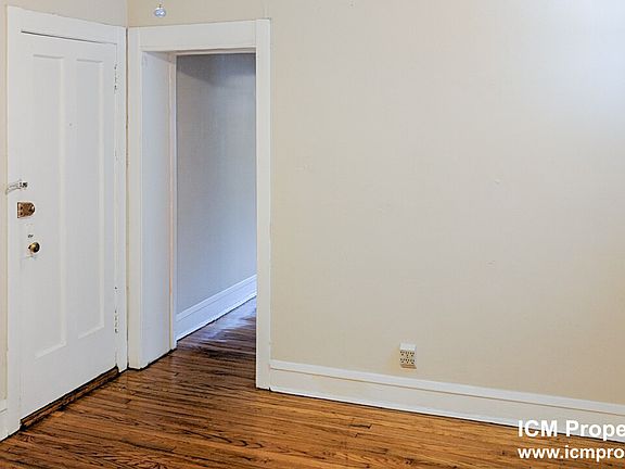 3rd image of 520.5 W Cornelia Ave #520-G