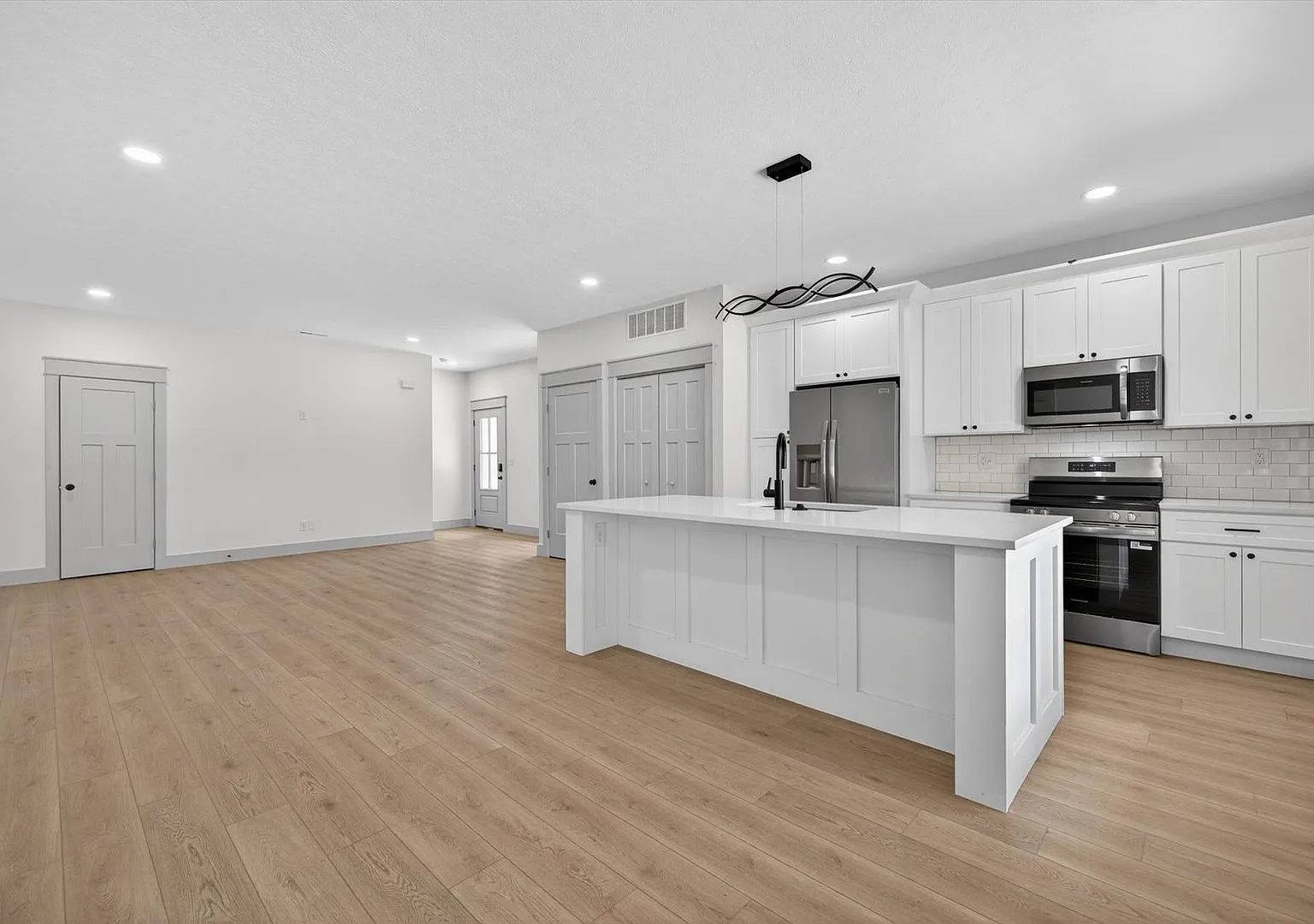 *August 2026* - Newly Built 5 Bed, 5 Bath Townhome! — Photo 4