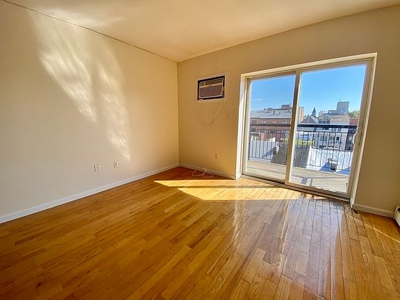 3rd image of 257 15th St #53