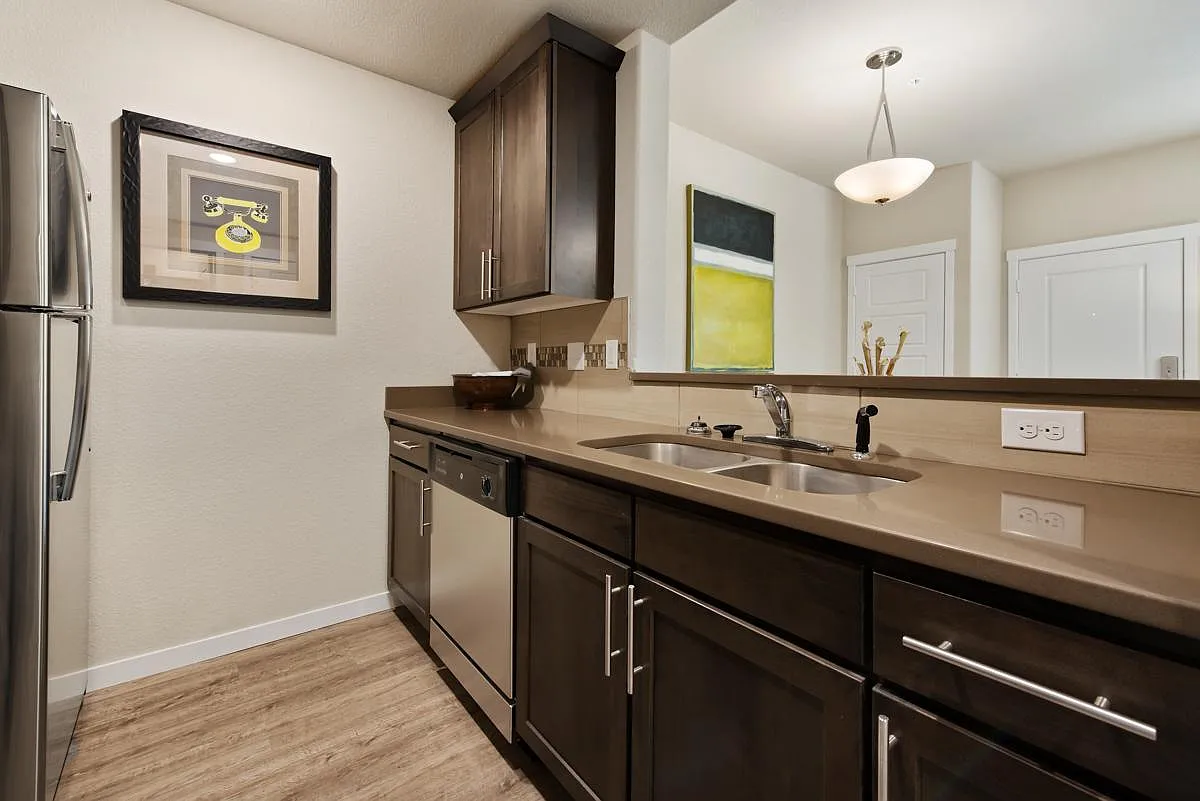 K-Ten Place Apartments — Photo 3