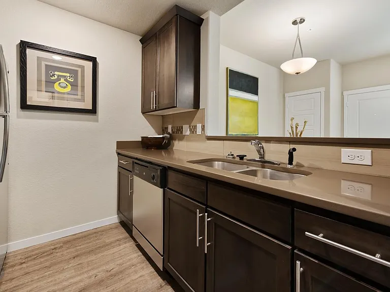 K-Ten Place Apartments — Photo 3