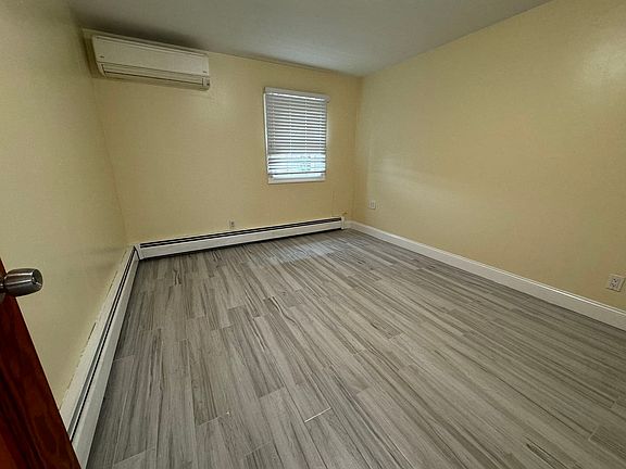 4th image of 3264 Layton Ave #1