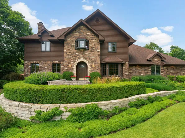 5N868 Prairie Valley Dr, St Charles, IL 60175