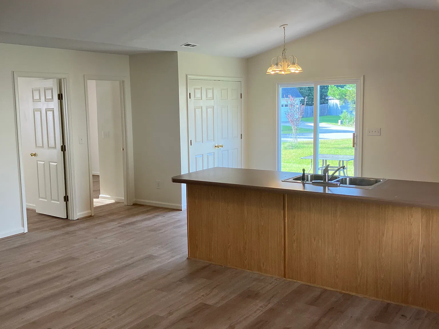 3 bed, 1176 sqft, $1,600 — Photo 4