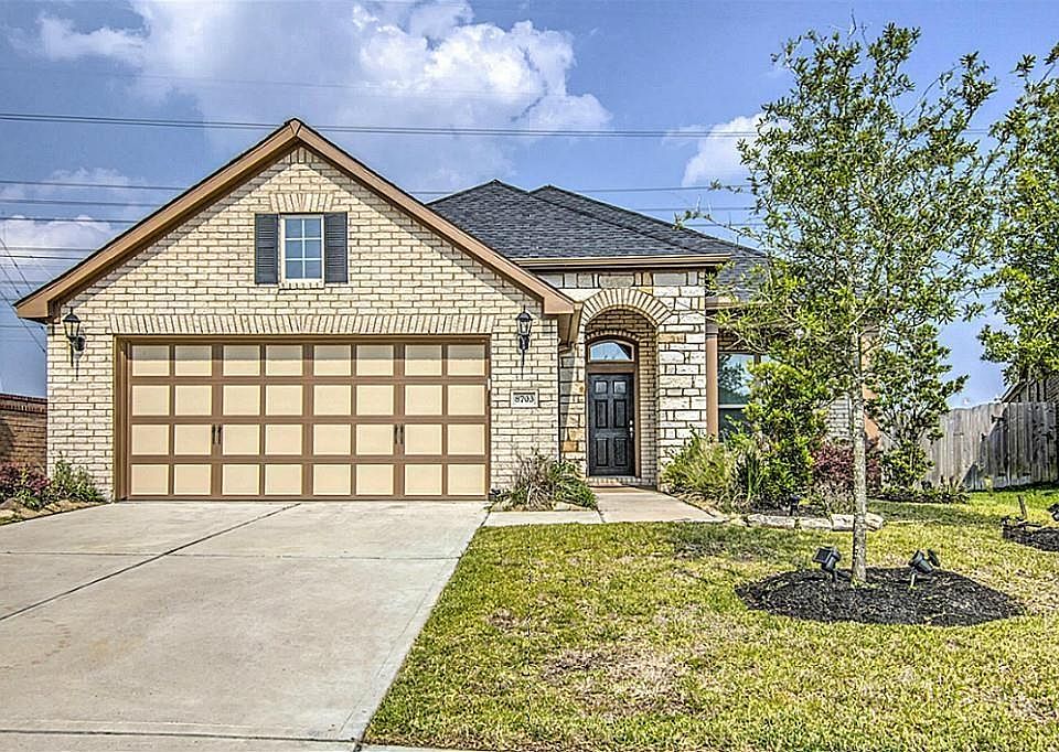 1st image of 8703 Seguin Cove Ln