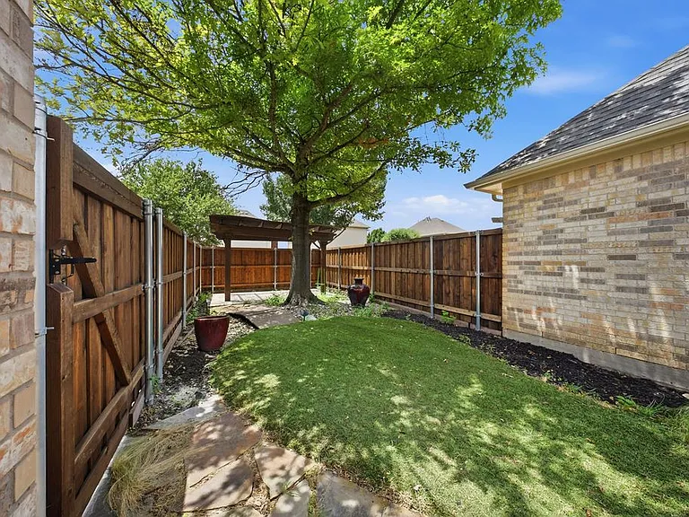 2140 Walnut Square Dr — Photo 14