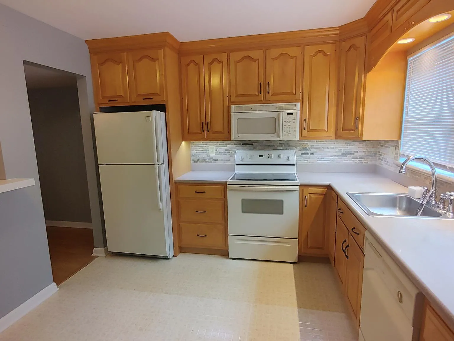 2 bed, 1.5 bath, 1208 sqft, $1,800 — Photo 4