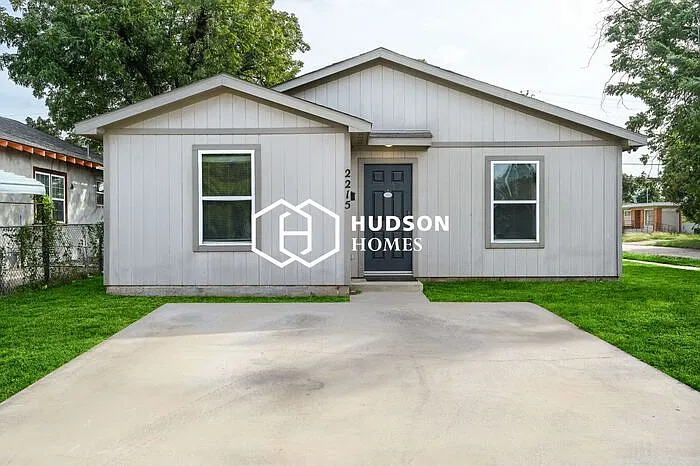 3 bed, 2.0 bath, 1090 sqft, $1,035 — Photo 1