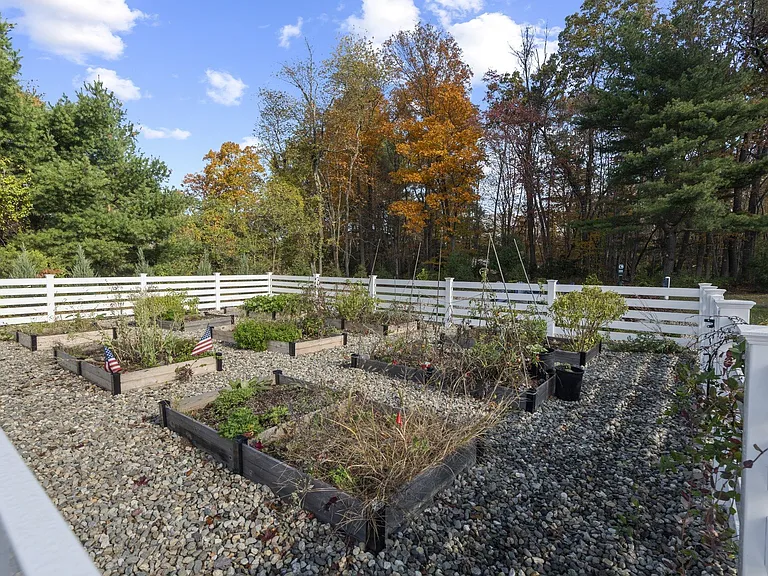 Haddam Village Commons — Photo 9