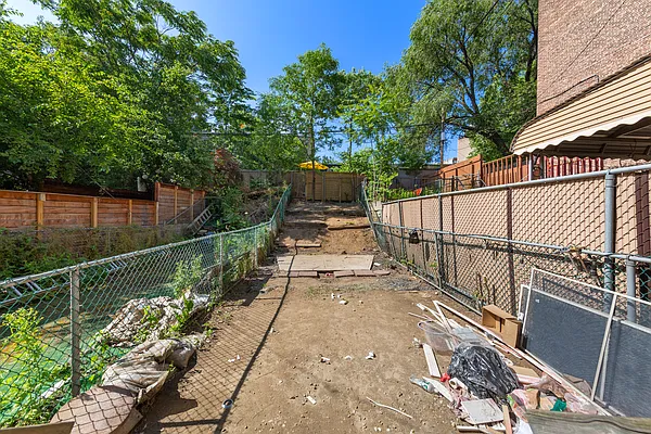 Rented by Friedman Mayer, LREB | media 23