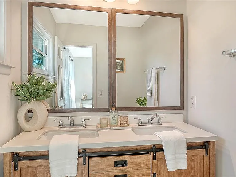 209 Briggs Ct — Photo 19