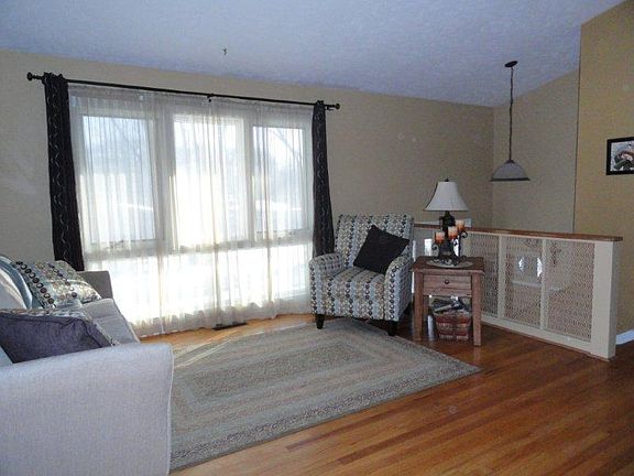 3rd image of 411 N 75th St