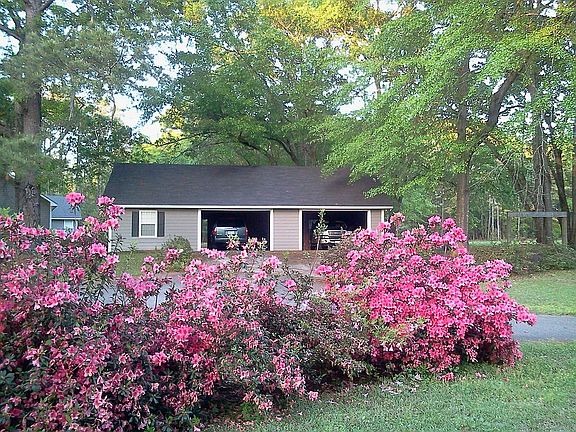 Double Garage/Storage Rm