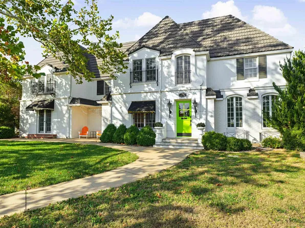 102 Overhill Rd, Salina, KS 67401