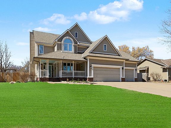 3rd image of 819 S Whippoorwill Rd