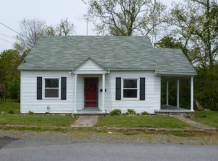809 Westview St, Narrows, VA 24124