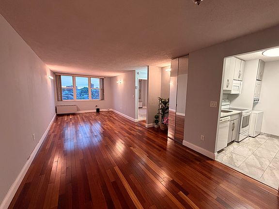 5th image of 9019 Wall St APT 5C
