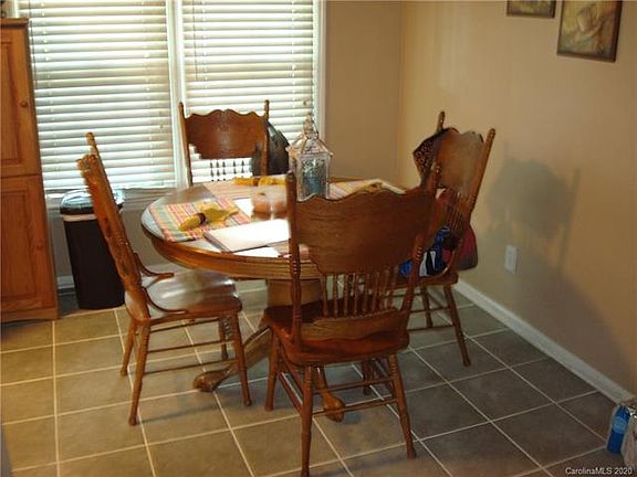 4th image of 102 Red Oak Ct
