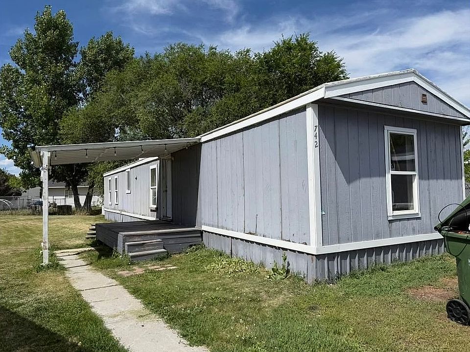 1st image of 742 Lupine Cir