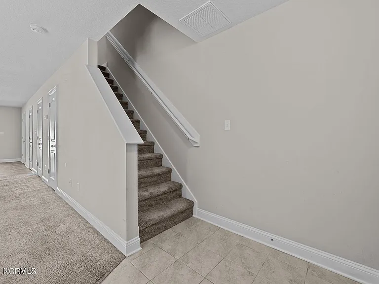 217 E Murrow Ln — Photo 4