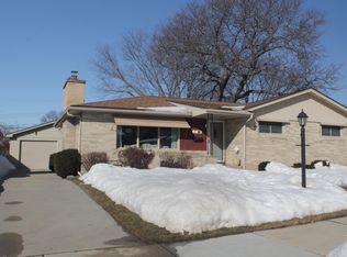 718 Perry Ave, Racine, WI 53406