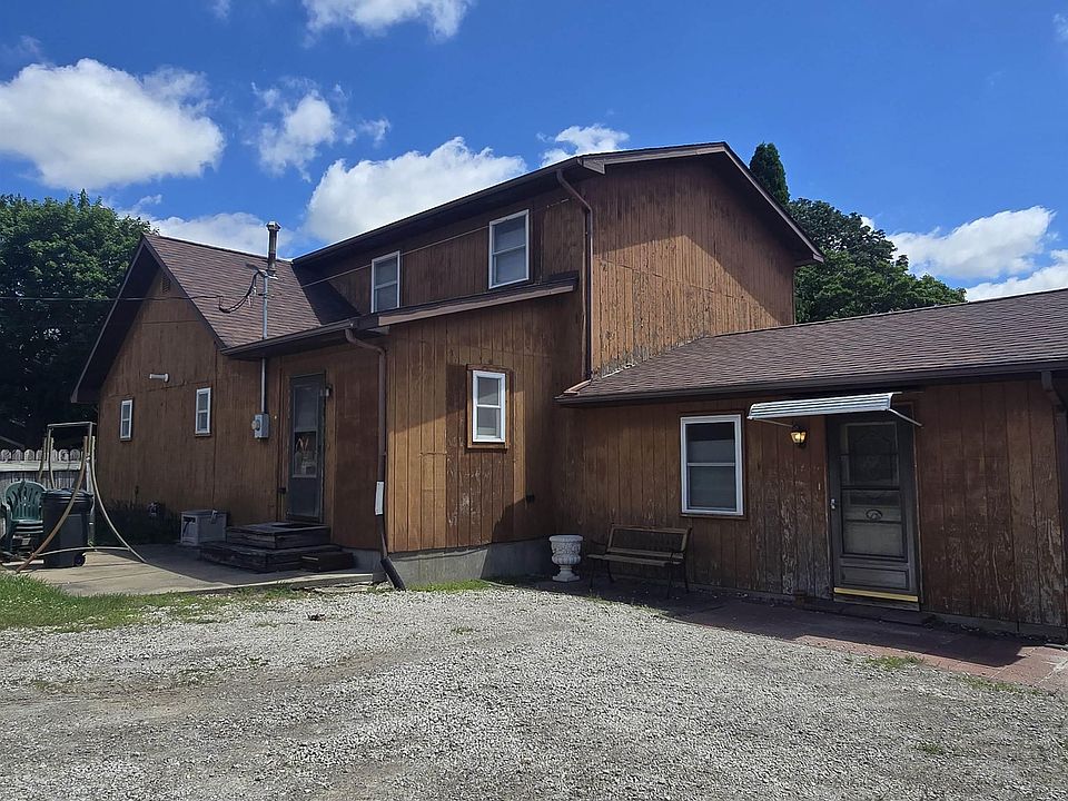 1st image of 910 2nd Ave E