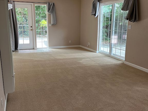 Very spacious living area